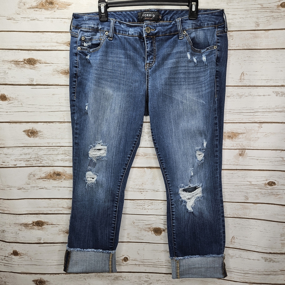 Torrid Premium Boyfriend Jeans Distressed Cropped Stretch Size 12